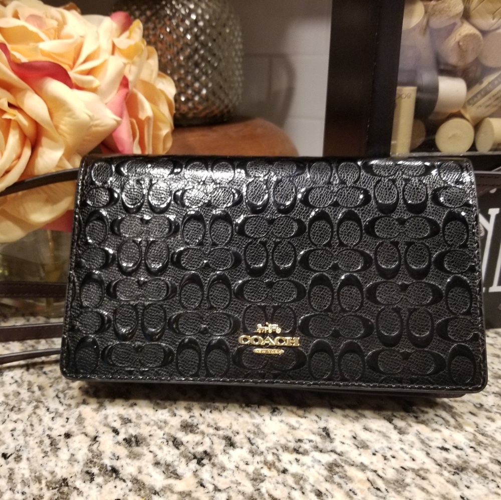 COACH NWT crossbody clutch in signature leather